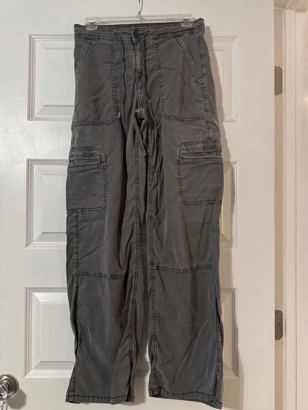 American eagle Women's Gray Cargo Pants Size 0 - Picture 1 of 3